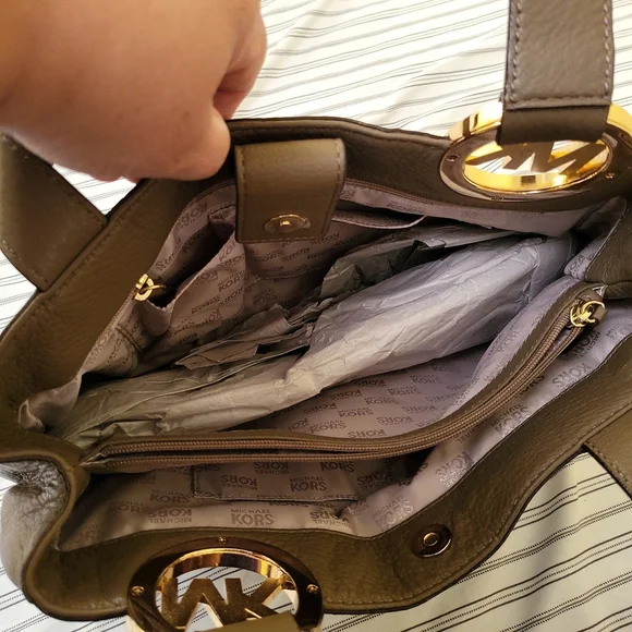 LIKE NEW Michael Kors olive green shoulder bag - Picture 4 of 5